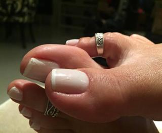 Karin Klemp feet photo thumbnail