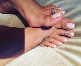 Karin Klemp feet photo thumbnail