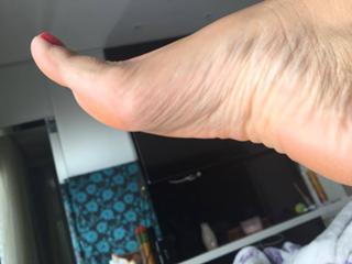 Karin Klemp feet photo thumbnail