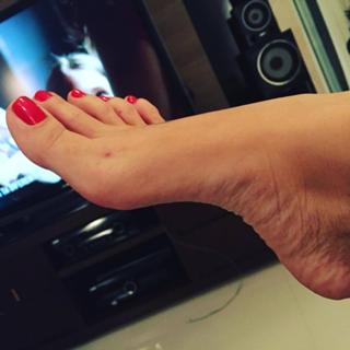 Karin Klemp feet photo thumbnail