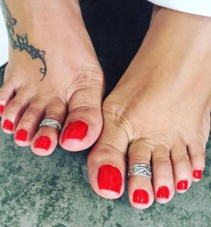 Karin Klemp feet photo thumbnail