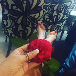 Karin Klemp feet photo thumbnail