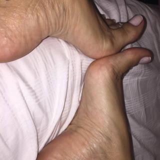 Karin Klemp feet photo thumbnail