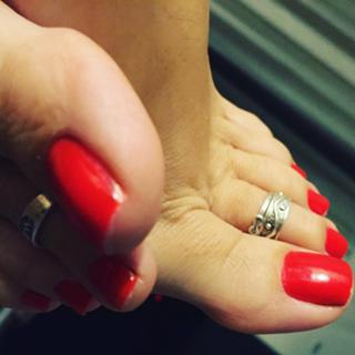 Karin Klemp feet photo thumbnail