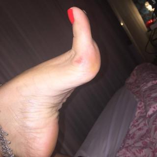 Karin Klemp feet photo thumbnail