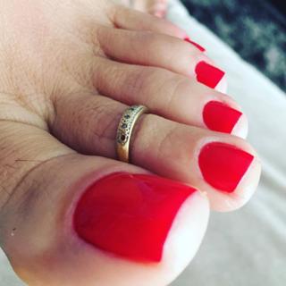 Karin Klemp feet photo thumbnail