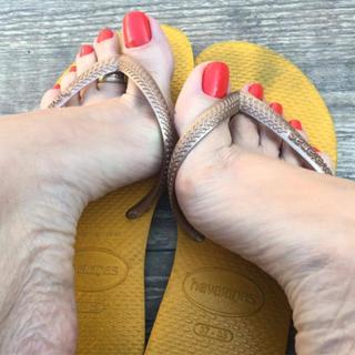 Karin Klemp feet photo thumbnail