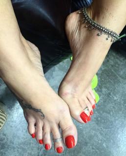 Karin Klemp feet photo thumbnail