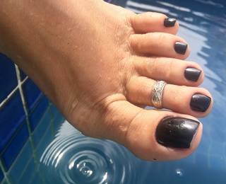 Karin Klemp feet photo thumbnail