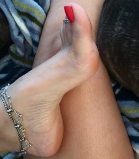 Karin Klemp feet photo thumbnail