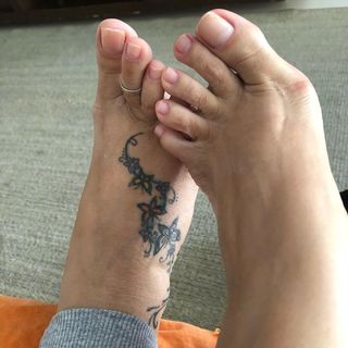 Karin Klemp feet photo thumbnail