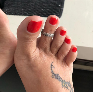 Karin Klemp feet photo thumbnail