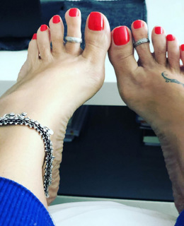 Karin Klemp feet photo thumbnail