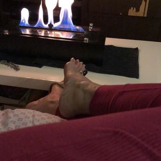 Karin Klemp feet photo thumbnail