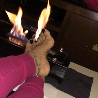Karin Klemp feet photo thumbnail