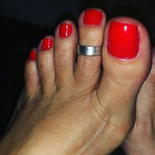 Karin Klemp feet photo thumbnail