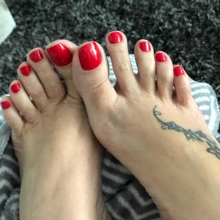Karin Klemp feet photo thumbnail
