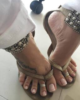 Karin Klemp feet photo thumbnail
