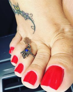 Karin Klemp feet photo thumbnail