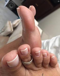 Karin Klemp feet photo thumbnail