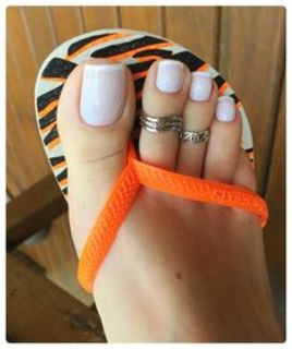 Karin Klemp feet photo thumbnail