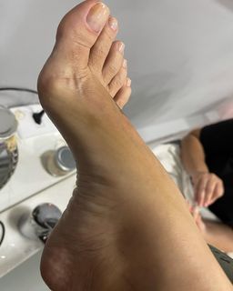 Karin Klemp feet photo thumbnail