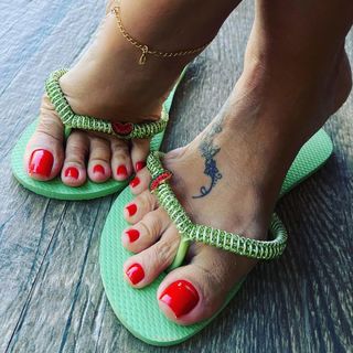Karin Klemp feet photo thumbnail