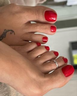 Karin Klemp feet photo thumbnail