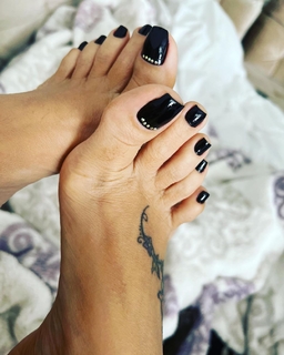 Karin Klemp feet photo thumbnail