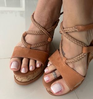 Karin Klemp feet photo thumbnail