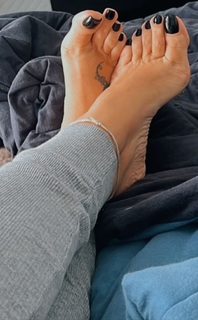 Karin Klemp feet photo thumbnail