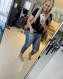 Karin Klemp feet photo thumbnail
