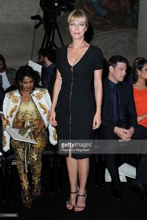 Karin Viard feet photo 3