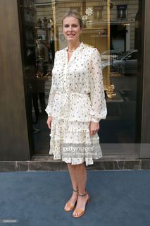 Karin Viard feet photo 11