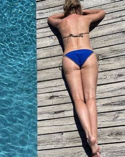 Karin Viard feet photo 5