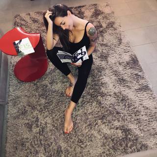 Karina Cascella feet photo 2
