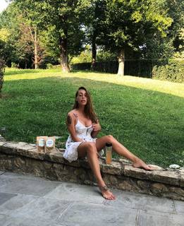 Karina Cascella feet photo 8