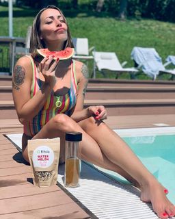 Karina Cascella feet photo 4