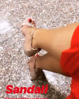 Karina Cascella feet photo 3