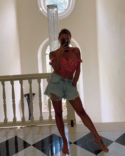 Karina Cascella feet photo 9