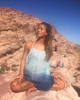 Karina Elle feet photo 3