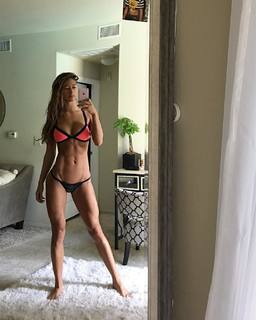 Karina Elle feet photo 3