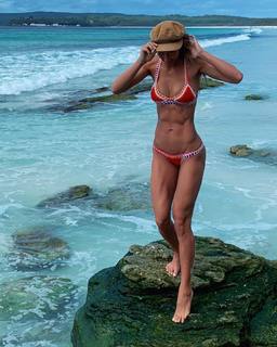 Karina Elle feet photo 9