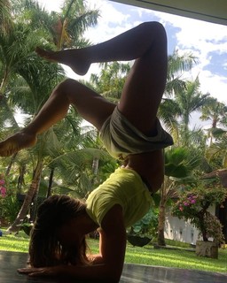 Karina Elle feet photo 3