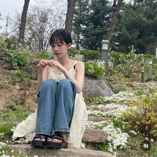 Karina feet photo thumbnail