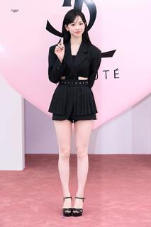 Karina feet photo thumbnail