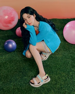 Karina feet photo thumbnail