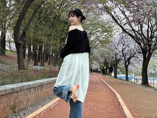 Karina feet photo thumbnail