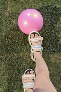Karina feet photo thumbnail