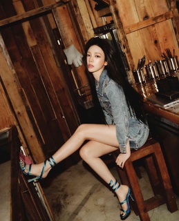 Karina feet photo thumbnail